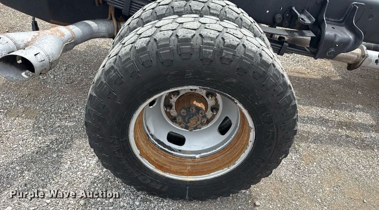 image for item EG6032 2017 Ford F350 Super Duty SuperCab pickup truck cab and chassis