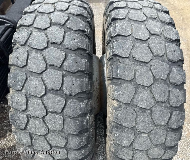 image for item EG6032 2017 Ford F350 Super Duty SuperCab pickup truck cab and chassis