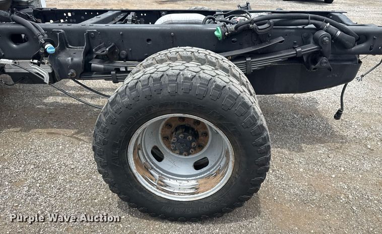 image for item EG6032 2017 Ford F350 Super Duty SuperCab pickup truck cab and chassis