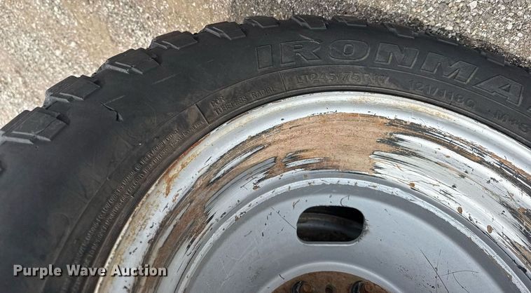 image for item EG6032 2017 Ford F350 Super Duty SuperCab pickup truck cab and chassis