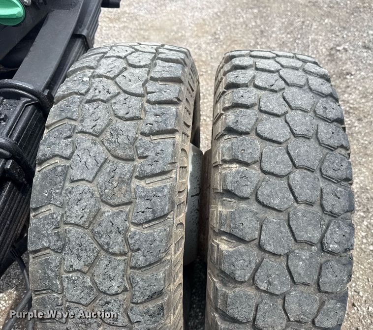 image for item EG6032 2017 Ford F350 Super Duty SuperCab pickup truck cab and chassis