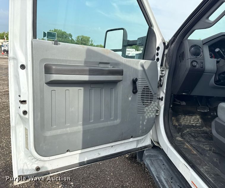 image for item EG6038 2011 Ford F450 Super Duty flatbed truck