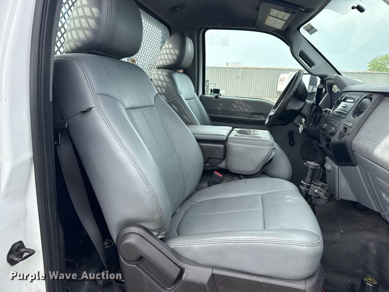 image for item EG6038 2011 Ford F450 Super Duty flatbed truck