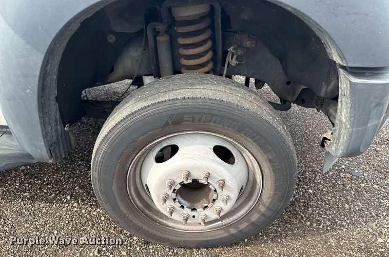 image for item EG6038 2011 Ford F450 Super Duty flatbed truck