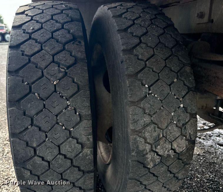 image for item EG6038 2011 Ford F450 Super Duty flatbed truck