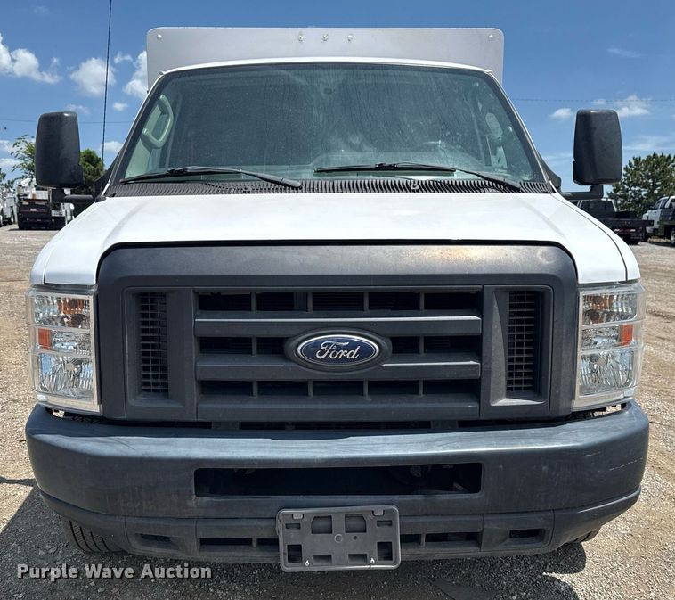 image for item EG6077 2019 Ford E450 Super Duty delivery truck