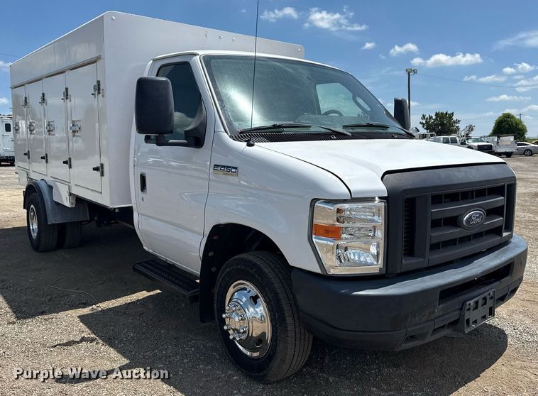 image for item EG6077 2019 Ford E450 Super Duty delivery truck