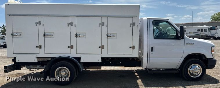 image for item EG6077 2019 Ford E450 Super Duty delivery truck