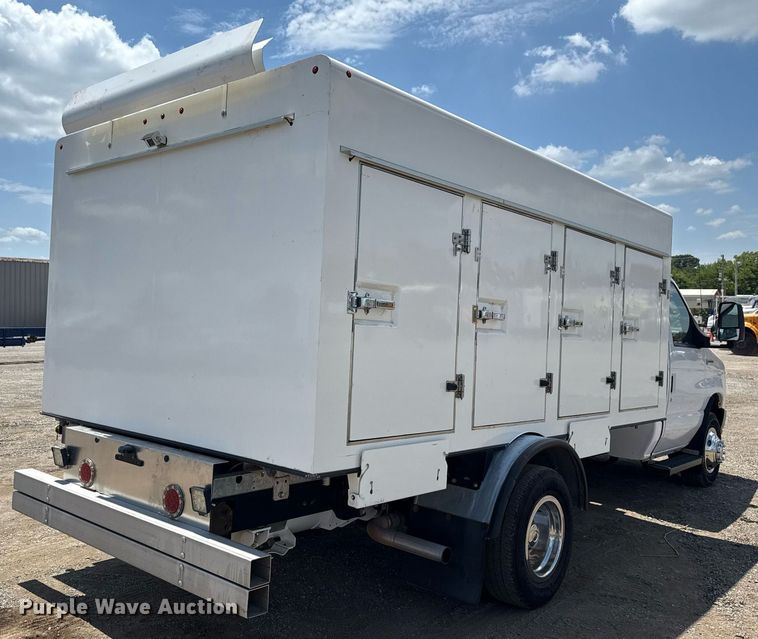 image for item EG6077 2019 Ford E450 Super Duty delivery truck