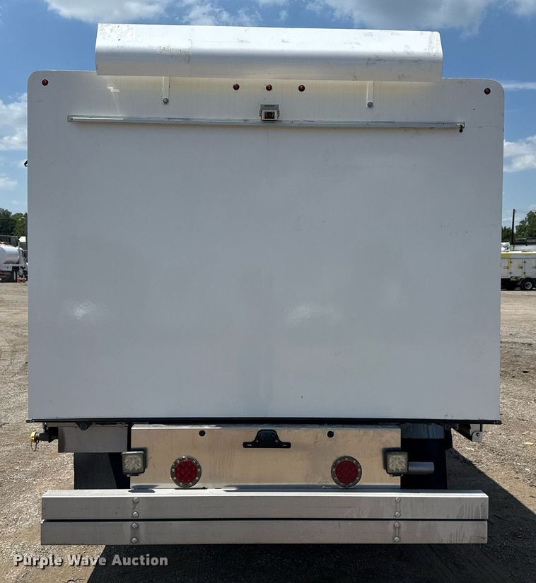 image for item EG6077 2019 Ford E450 Super Duty delivery truck
