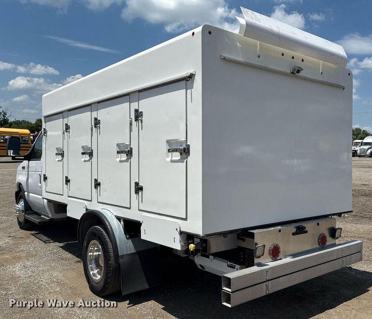 image for item EG6077 2019 Ford E450 Super Duty delivery truck