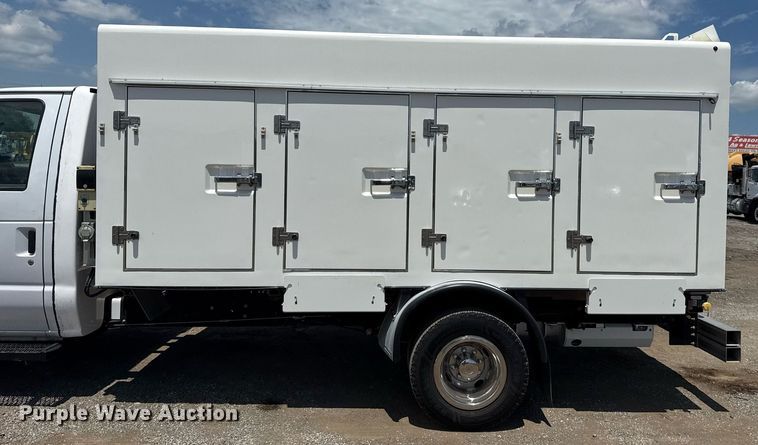 image for item EG6077 2019 Ford E450 Super Duty delivery truck