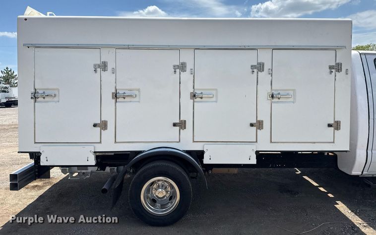 image for item EG6077 2019 Ford E450 Super Duty delivery truck