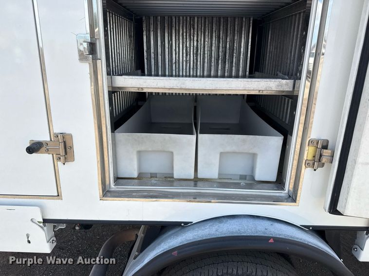 image for item EG6077 2019 Ford E450 Super Duty delivery truck