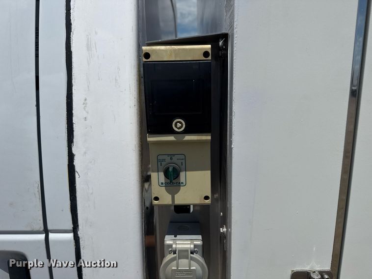 image for item EG6077 2019 Ford E450 Super Duty delivery truck