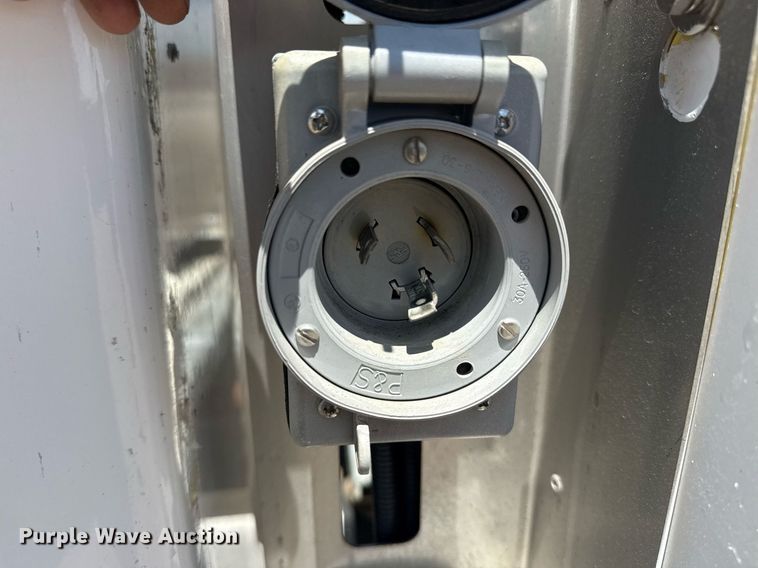 image for item EG6077 2019 Ford E450 Super Duty delivery truck