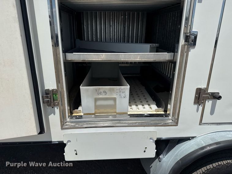 image for item EG6077 2019 Ford E450 Super Duty delivery truck