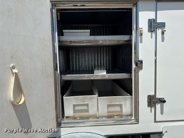 image for item EG6077 2019 Ford E450 Super Duty delivery truck