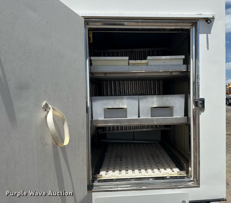 image for item EG6077 2019 Ford E450 Super Duty delivery truck