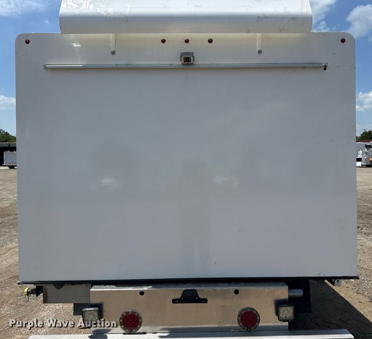 image for item EG6077 2019 Ford E450 Super Duty delivery truck