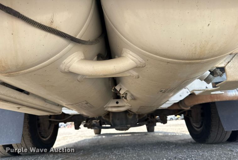 image for item EG6077 2019 Ford E450 Super Duty delivery truck