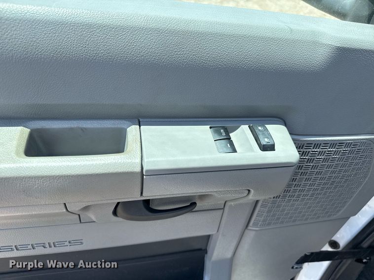 image for item EG6077 2019 Ford E450 Super Duty delivery truck