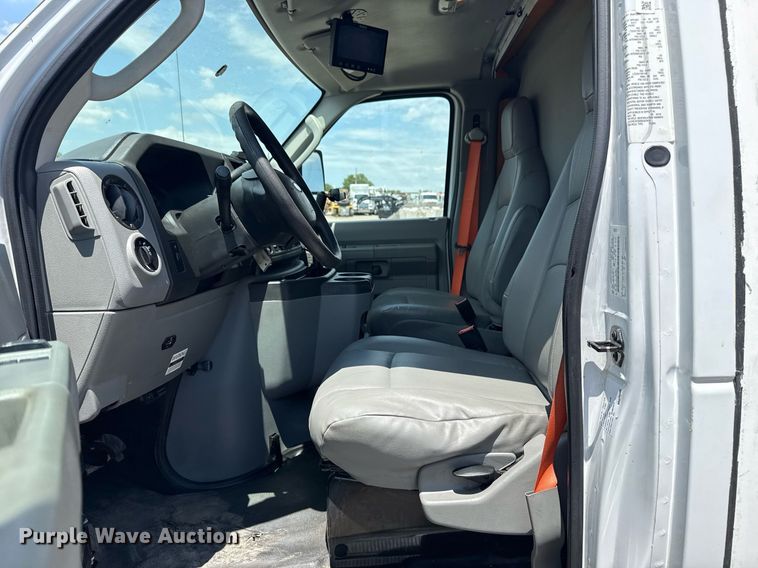 image for item EG6077 2019 Ford E450 Super Duty delivery truck