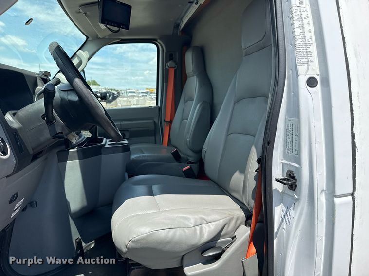 image for item EG6077 2019 Ford E450 Super Duty delivery truck