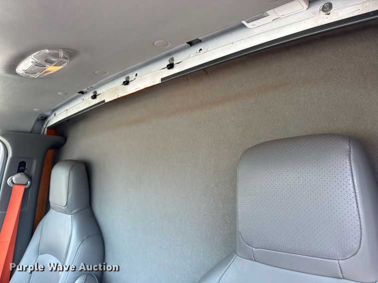 image for item EG6077 2019 Ford E450 Super Duty delivery truck