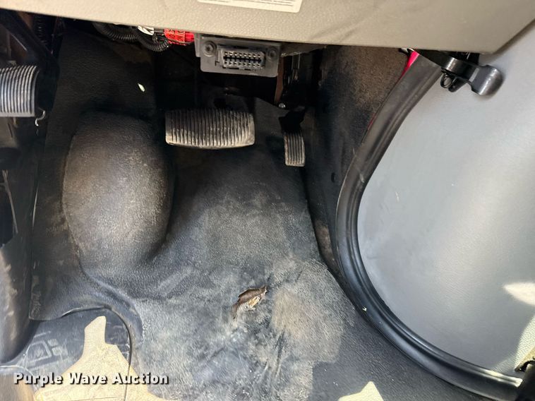 image for item EG6077 2019 Ford E450 Super Duty delivery truck