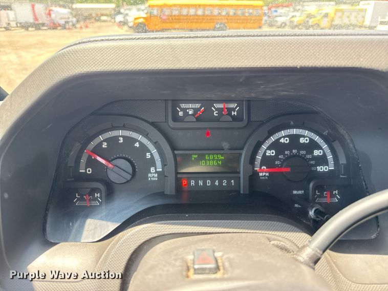 image for item EG6077 2019 Ford E450 Super Duty delivery truck