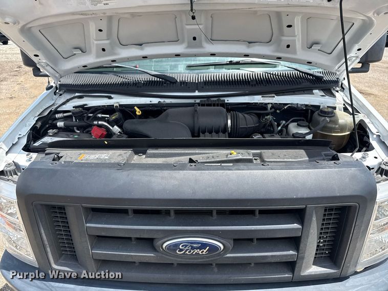 image for item EG6077 2019 Ford E450 Super Duty delivery truck