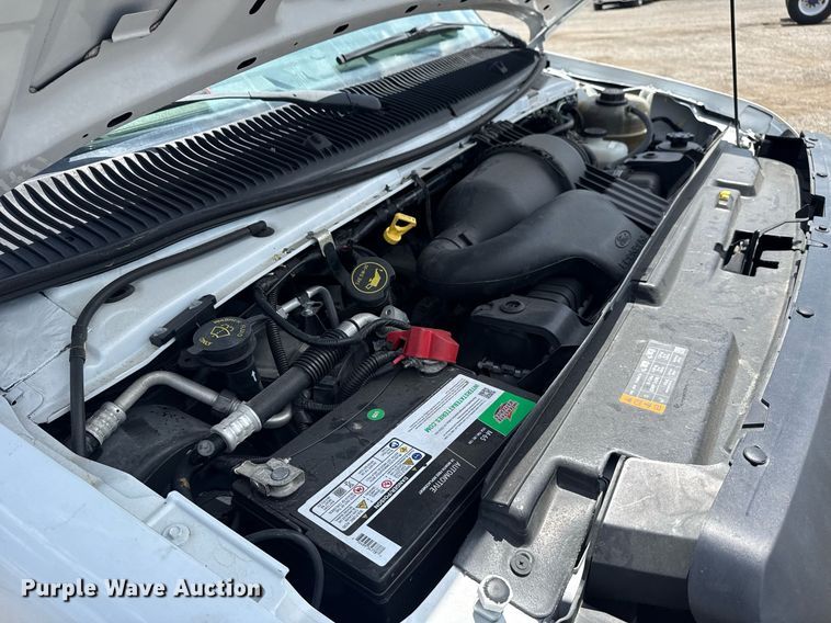 image for item EG6077 2019 Ford E450 Super Duty delivery truck