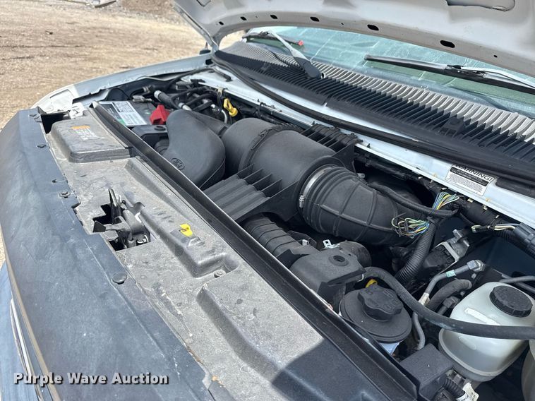 image for item EG6077 2019 Ford E450 Super Duty delivery truck