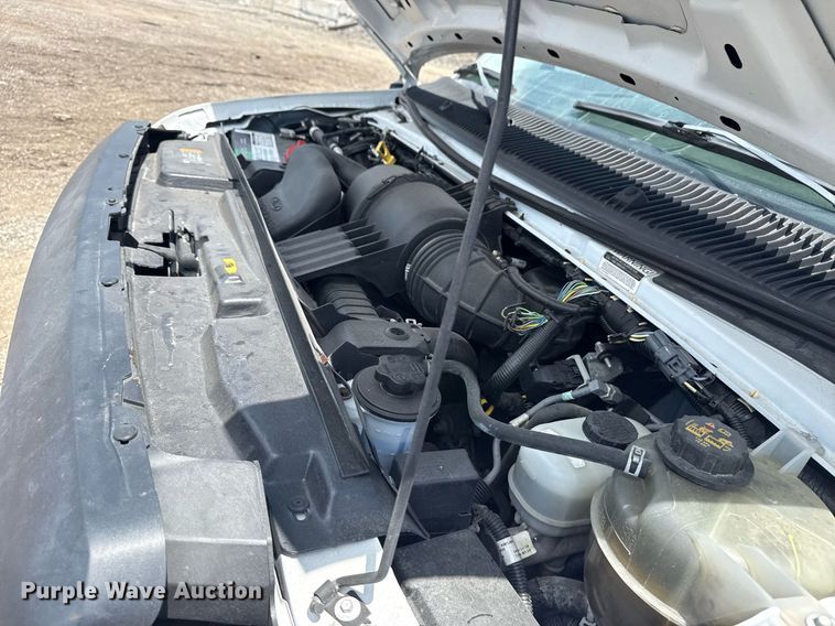 image for item EG6077 2019 Ford E450 Super Duty delivery truck