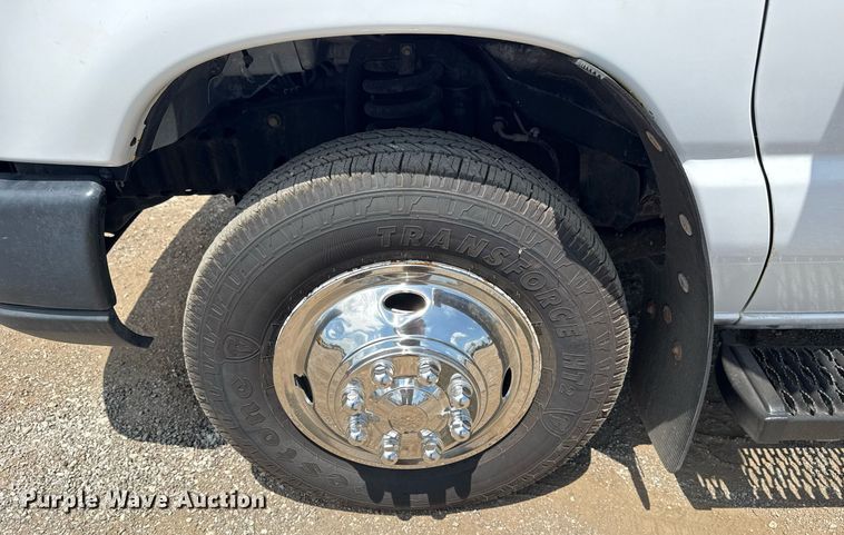 image for item EG6077 2019 Ford E450 Super Duty delivery truck