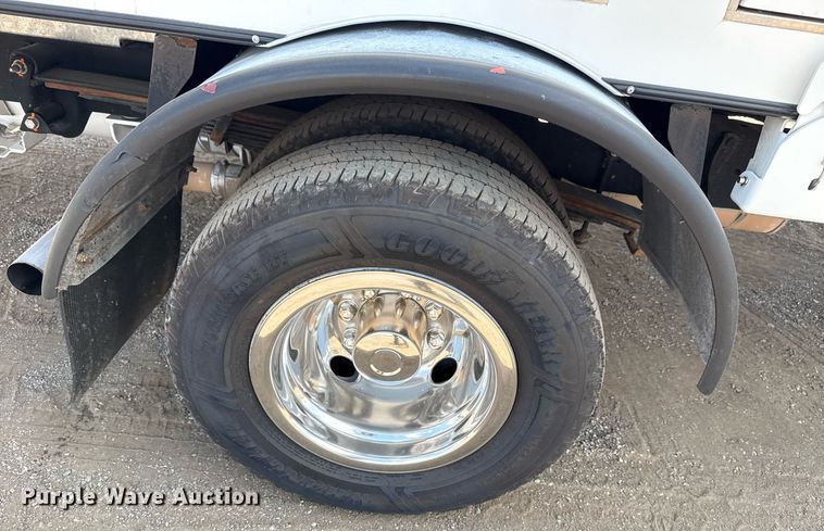 image for item EG6077 2019 Ford E450 Super Duty delivery truck