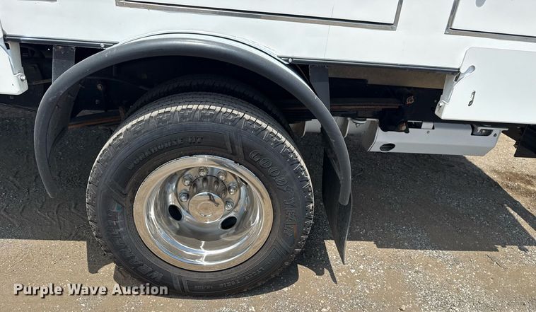 image for item EG6077 2019 Ford E450 Super Duty delivery truck