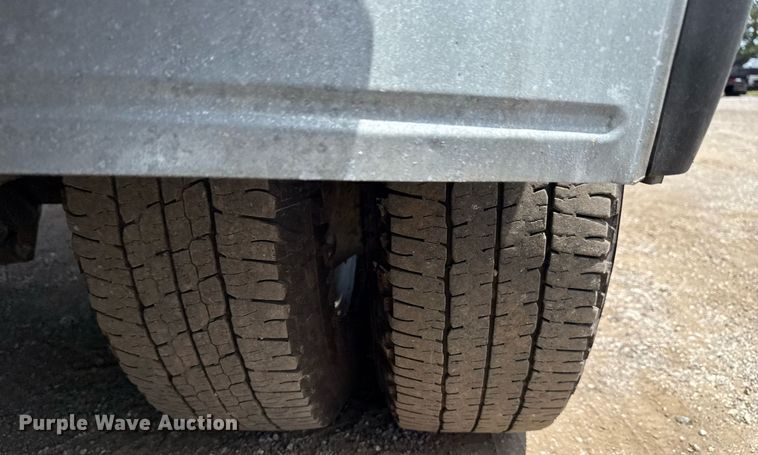 image for item EG6077 2019 Ford E450 Super Duty delivery truck