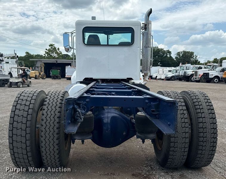 image for item EG6078 2014 Peterbilt 337 truck cab and chassis