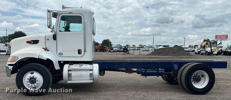 image for item EG6078 2014 Peterbilt 337 truck cab and chassis