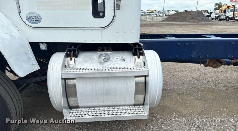 image for item EG6078 2014 Peterbilt 337 truck cab and chassis