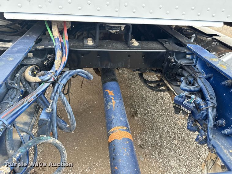 image for item EG6078 2014 Peterbilt 337 truck cab and chassis