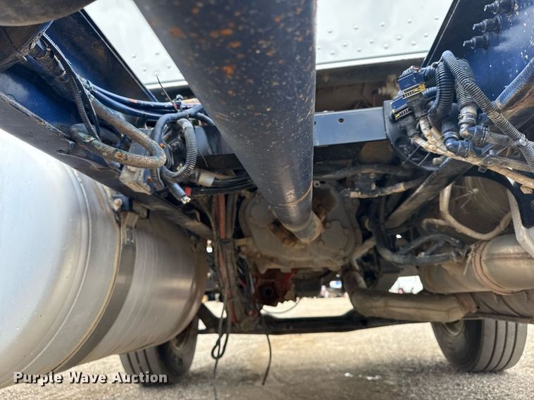 image for item EG6078 2014 Peterbilt 337 truck cab and chassis