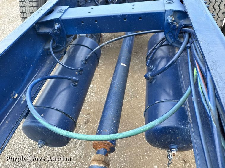 image for item EG6078 2014 Peterbilt 337 truck cab and chassis