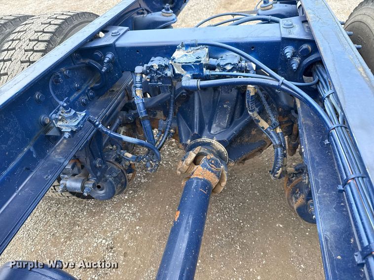 image for item EG6078 2014 Peterbilt 337 truck cab and chassis