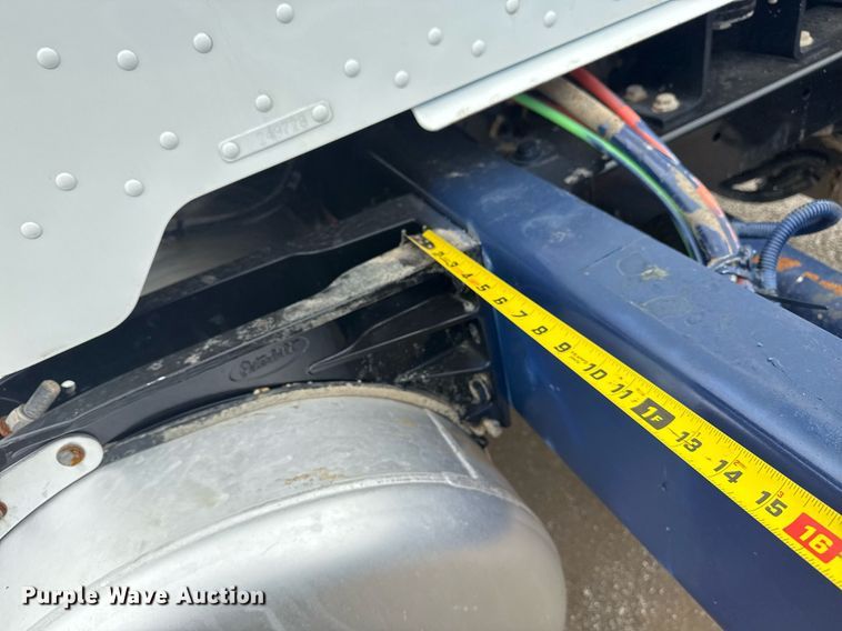 image for item EG6078 2014 Peterbilt 337 truck cab and chassis