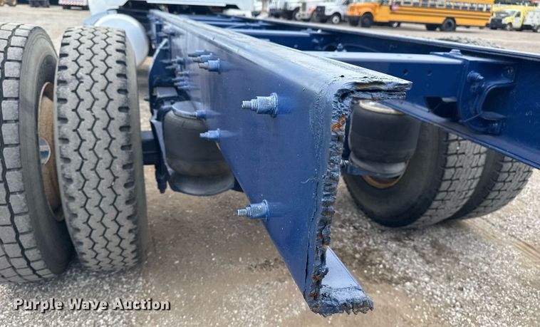 image for item EG6078 2014 Peterbilt 337 truck cab and chassis