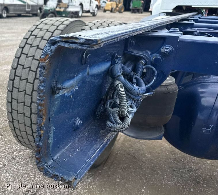 image for item EG6078 2014 Peterbilt 337 truck cab and chassis