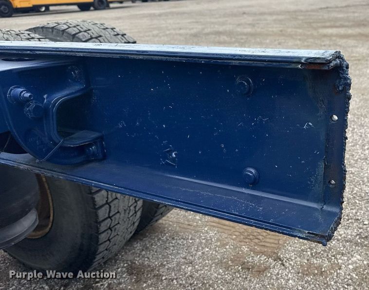 image for item EG6078 2014 Peterbilt 337 truck cab and chassis